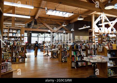 All'interno della libreria Elliott Bay Book Company sulla 10th Avenue a Seattle, Washington, USA. Foto Stock