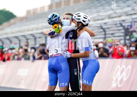 Shizuoka, Giappone. 25 luglio 2021. Soraya Paladin (ITA), Marta Bastianelli (ITA), Elisa Longo Borghini (ITA) Ciclismo : la corsa delle donne durante i Giochi Olimpici di Tokyo 2020 al circuito Internazionale di Fuji a Shizuoka, Giappone . Credit: Shutaro Mochizuki/AFLO/Alamy Live News Foto Stock