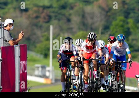 Shizuoka, Giappone. 25 luglio 2021. Hiromi Kaneko (JPN) Ciclismo : la corsa della strada delle Donne durante i Giochi Olimpici di Tokyo 2020 al circuito Internazionale di Fuji a Shizuoka, Giappone . Credit: Shutaro Mochizuki/AFLO/Alamy Live News Foto Stock