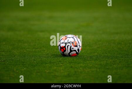 Doncaster, Inghilterra, 23 luglio 2021. La palla Nike Match durante la partita pre-stagione amichevole al Keepmoat Stadium, Doncaster. L'immagine di credito dovrebbe essere: Lynne Cameron / Sportimage Foto Stock