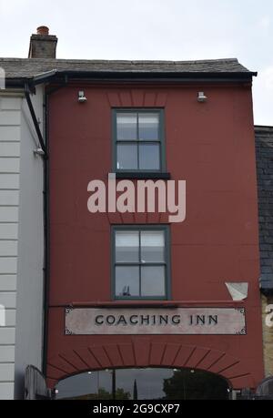 Cartello della locanda sul Bull Hotel in Olney Market Place. Foto Stock
