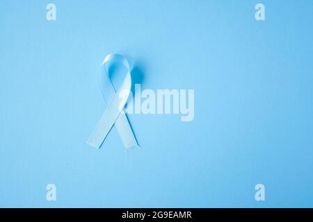 Nastro blu di consapevolezza del cancro della prostata Foto Stock