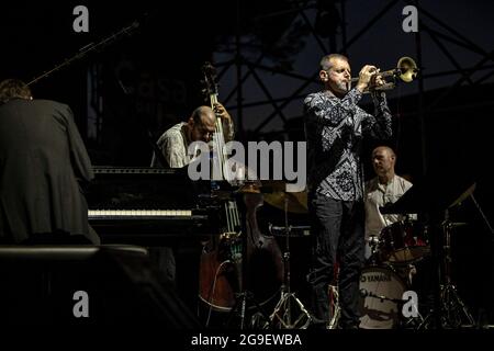 Roma, Italia. 22 luglio 2021. Fabrizio Bosso 4ET alla Casa del Jazz di Roma con WE4 tour. Julian Oliver Mazzariello, pianoforte - Jacopo ferrazza, contrabbasso Nicola Angelucci, batteria esibiscono un concerto post-pandemico. (Foto di Daniela Franceschelli/Pacific Press/Sipa USA) Credit: Sipa USA/Alamy Live News Foto Stock