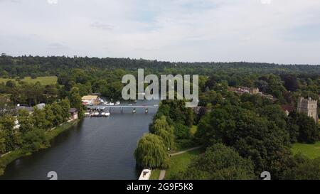 Cookham ponte sul fiume Tamigi Berkshire UK drone immagine Foto Stock