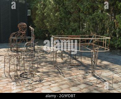 Kaliningrad, Russia - 10 maggio 2021: Monumento moderno di pianoforte e violoncello Foto Stock