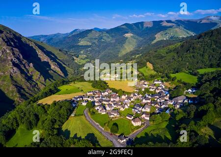 Francia, Pirenei Atlantici (64), Paesi Baschi, Larrau villaggio Foto Stock
