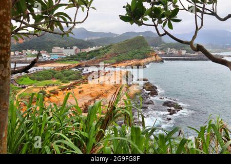 Taiwan paesaggio. Bizzarre formazioni rocciose a Yehliu Geopark vicino Taipei. Foto Stock
