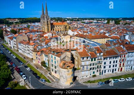 Francia, Pirenei Atlantici (64), Paesi Baschi, Bayonne, Fotografia aerea del centro della città di Bayonne (veduta aerea) Foto Stock