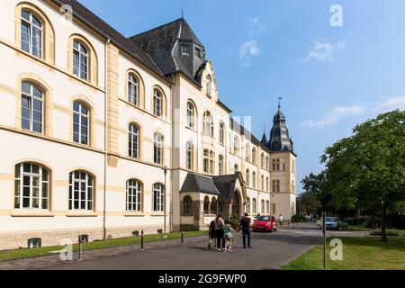 L'ospedale Alexianer nel distretto di Porz-ENSEN, Colonia, Germania. Das Alexianer Krankenhaus a Porz-ENSEN, Koeln, Germania. Foto Stock