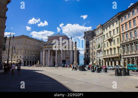 Trieste, Italia - 16 luglio 2017: Vista della Vecchia Borsa di Trieste in un giorno soleggiato Foto Stock
