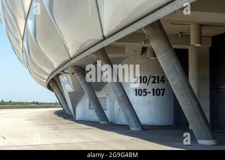 Monaco di Baviera, Germania - 08 26 2011: Stadio Allianz Arena a Monaco di Baviera, Germania in una giornata estiva. Foto Stock