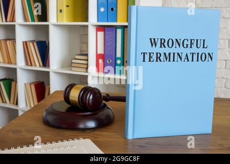 Norme sulla cessazione e l'impiego illeciti alla scrivania. Foto Stock