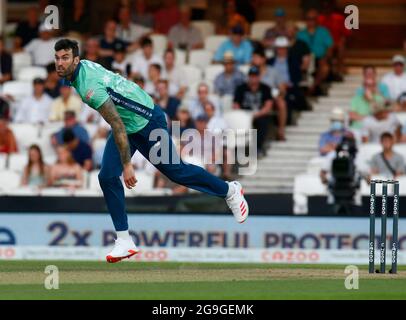 LONDRA, INGHILTERRA - Luglio 22: REECE Topley of Oval Invincibles durante il centinaio tra Oval Invincible Men e Manchester Originals Men a Kia Oval St Foto Stock