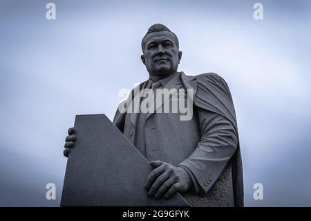 Monumento di Vladimir Chelomey al Cosmonauts Alley a Mosca, Russia. Scienziato della meccanica sovietica, ingegnere dell'aviazione e missilistico. Foto Stock