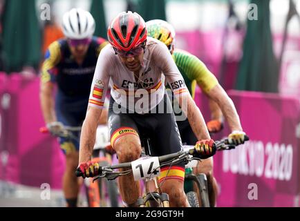 Shizuoka, Giappone. 26 luglio 2021. David Valero Serrano (fronte) della Spagna compete durante la corsa di fondo maschile monutano a Shizuoka, Giappone, 26 luglio 2021. Credit: He Changshan/Xinhua/Alamy Live News Foto Stock