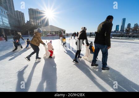 Brookfield Place Ice Rink tra Pandemic di COVID-19 il 2021 inverno. Foto Stock