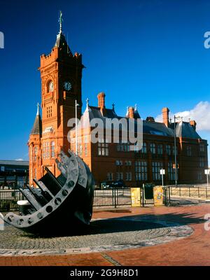 Vittoriano Edificio Pierhead e marittimo mercantile's War Memorial, la Baia di Cardiff, Cardiff, Galles del Sud. Foto Stock