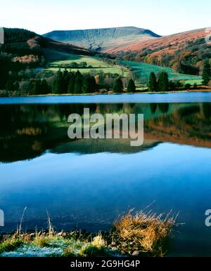 Talybont Reservoir e Waun Rydd, Brecon Beacons National Park, Powys, Galles. Foto Stock