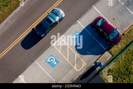 Vista aerea dei parcheggi riservati per disabili Foto Stock