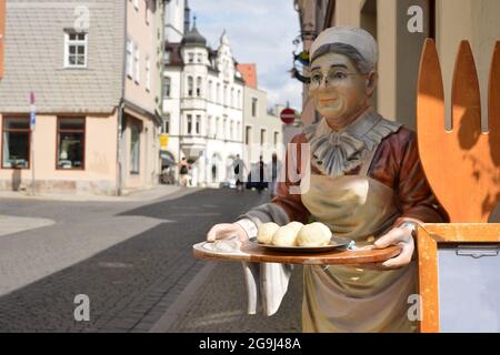 Weimar, figura di pubblicità tedesca con gnocchi tradizionali Turingi su un piatto Foto Stock