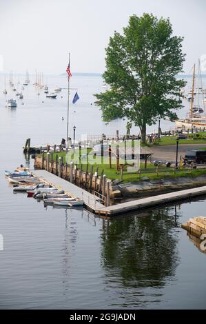 Una panoramica di Rockport Harbor, Rockport, Maine, Stati Uniti Foto Stock