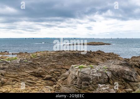 La penisola di Quiberon, in Bretagna, bel mare dell'oceano, la rocciosa Cote sauvage Foto Stock