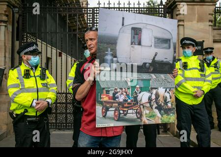 Squadroni e viaggiatori contro la protesta di polizia di Bill a Londra Foto Stock