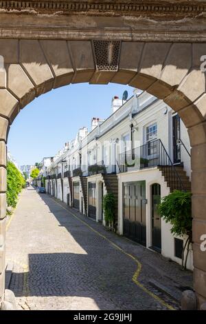 Holland Park Mews, Holland Park, Royal Borough of Kensington and Chelsea, Greater London, England, Regno Unito Foto Stock