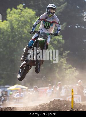 LUG 24 2021 Washougal, WA USA Monster Energy Kawasaki Eli Tomac(3) prende aria nella sezione 34 durante il campionato Lucas Oil Pro Motocross Washougal 450 al Washougal MX Park Washougal, WA Thurman James/CSM Foto Stock