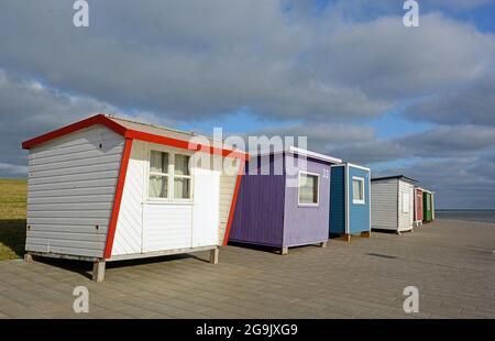 Bagni colorati, Dagebuell, Mare del Nord, Schleswig-Holstein, Germania Foto Stock