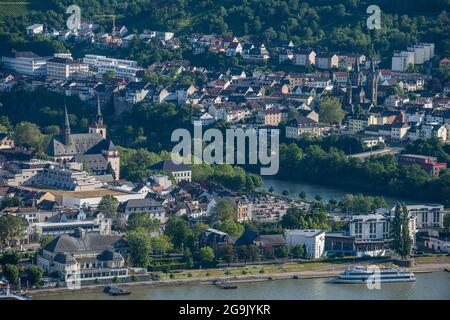 Vista su Bingen dal monumento Niederwalddenkmal, patrimonio dell'umanità dell'UNESCO, valle del Reno di Midle, Germania Foto Stock