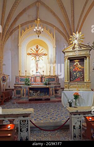 Altare laterale della Chiesa Madre o Duomo dell'Assunta, villaggio montano di Erice, Sicilia, Italia Foto Stock