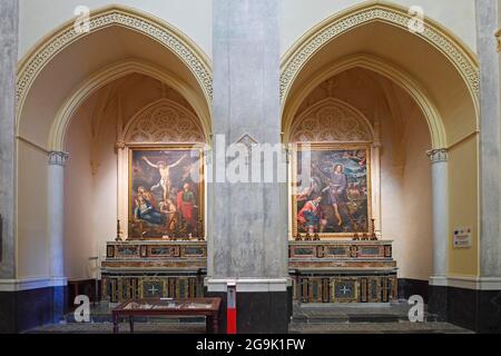 Altare laterale della Chiesa Madre o Duomo dell'Assunta, villaggio montano di Erice, Sicilia, Italia Foto Stock