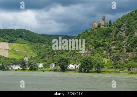 Castello Maus si affaccia sul fiume Reno, patrimonio mondiale dell'UNESCO valle del Reno Midle, Germania Foto Stock