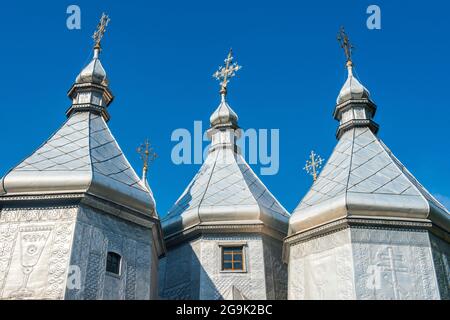 Chiesa di legno della Natività della Beata Vergine Maria, sito UNESCO, Nyzhniy Verbizh, Ucraina Foto Stock