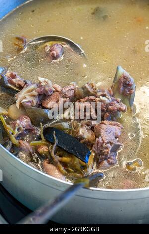 Un delizioso piatto cinese, vecchia zuppa di tartarughe d'anatra, zuppa cantonese Foto Stock