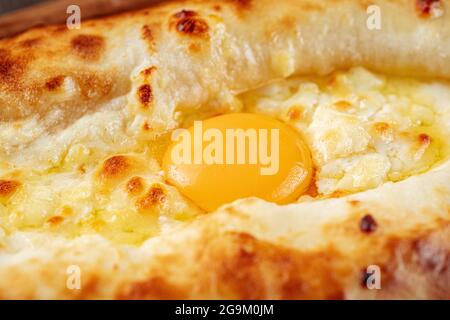 Khachapuri georgiano adjariano pane con formaggio Foto Stock