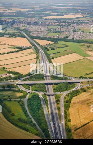Una vista aerea dell'intersezione A1/M18, un famoso collo di bottiglia locale, Doncaster, South Yorkshire, Inghilterra del Nord, Regno Unito Foto Stock