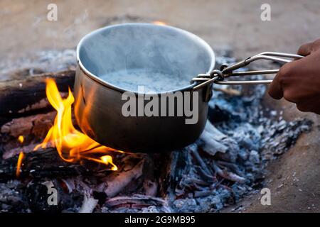 Tè Desi chai nel villaggio dell'india Foto Stock
