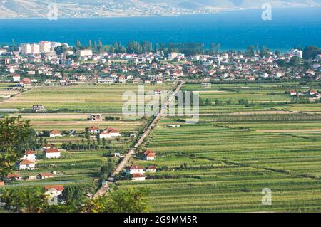 Pogradec è una città dell'Albania sudorientale situata sulle rive del lago Ohrid Foto Stock