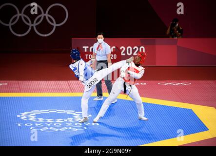 Dabin LEE (KOR), sinistra, contro Aminata Charlene TRAORE (CIV), azione, colpo di testa, Dabin LEE (KOR), blu, Contro Aminata Charlene TRAORE (CIV), rosso, 17:13, Taekwondo donne 67kg, 1/8 finale, Women 67kg Round del 16, il 27 luglio 2021 Olimpiadi estive 2020, dal 23 luglio. - 08.08.2021 a Tokyo/Giappone. Foto Stock