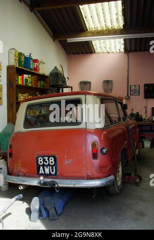 Ricreazione di garage al 1950 `s Museum, Denbigh Foto Stock