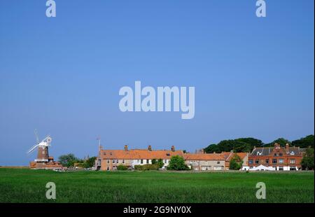 cley-next-the-sea villaggio e mulino, norfolk settentrionale, inghilterra Foto Stock