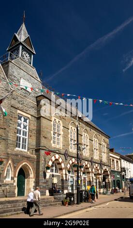 Regno Unito, Galles, Ceredigion, Cardigan, Stryd Fawr, Edificio del mercato di Guildhall in stile gotico Foto Stock