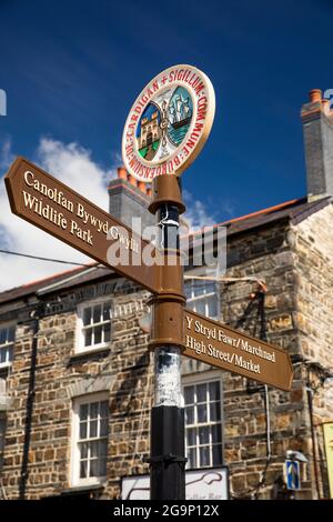 Regno Unito, Galles, Ceredigion, Cardigan, Stryd Fawr, cartello informazioni turistiche Foto Stock