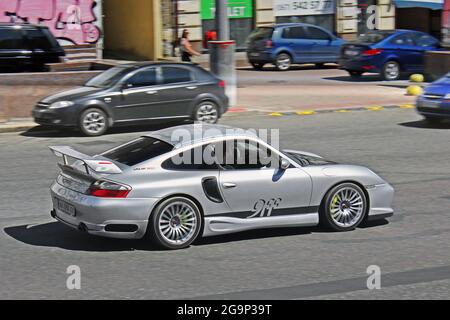 Kiev, Ucraina - 10 giugno 2017: Porsche 911 (996) Turbo 9FF in movimento Foto Stock