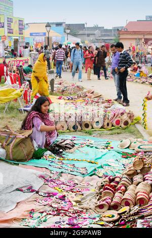 KOLKATA, BENGALA OCCIDENTALE , INDIA - DICEMBRE 12th 2014 : Artigianato in iuta fatto a mano, Artigianato durante la Fiera dell'Artigianato di Kolkata -la più grande fiera dell'Artigianato. Foto Stock