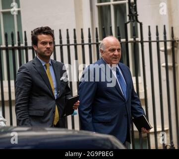 Londra, Regno Unito. 27 luglio 2021 una delegazione colombiana visita 10 Downing Street guidata DA Antonio José Ardilla Ambasciatore colombiano nel Regno Unito Credit: Ian Davidson/Alamy Live News Foto Stock