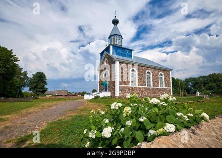 Antica chiesa ortodossa dell'intercessione della Beata Vergine Maria, Benitsa, Bielorussia. Foto Stock