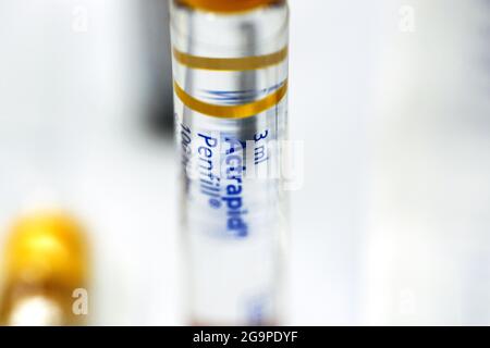 Actrapid insulina umana rDNA penfill 100 UI soluzione per iniezione sottocutanea o endovenosa in cartuccia usata in pazienti diabetici in pazienti con IDDM Foto Stock